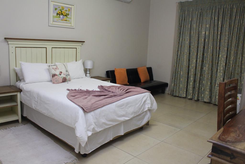Divine Guest Lodge Rustenburg Oda fotoğraf
